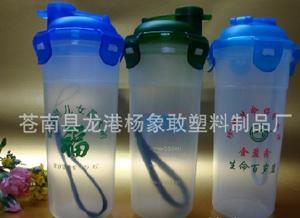 探索高品質(zhì)飲品伴侶 透明帶濾網(wǎng)PP塑料樂(lè)扣杯